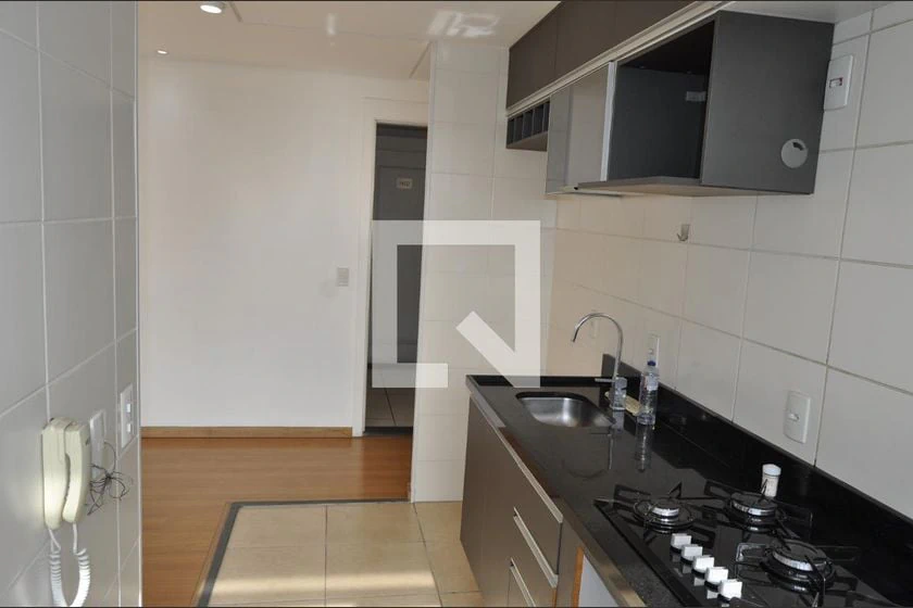 2-bedroom apartment with wood or laminate floors — photo 7