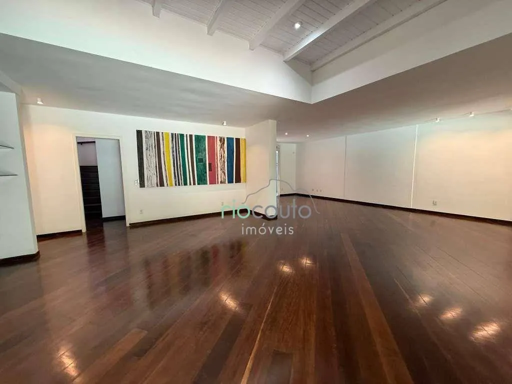 Casa com 5 quartos, 990 m² e 2 vagas, perto das janelas — photo 107
