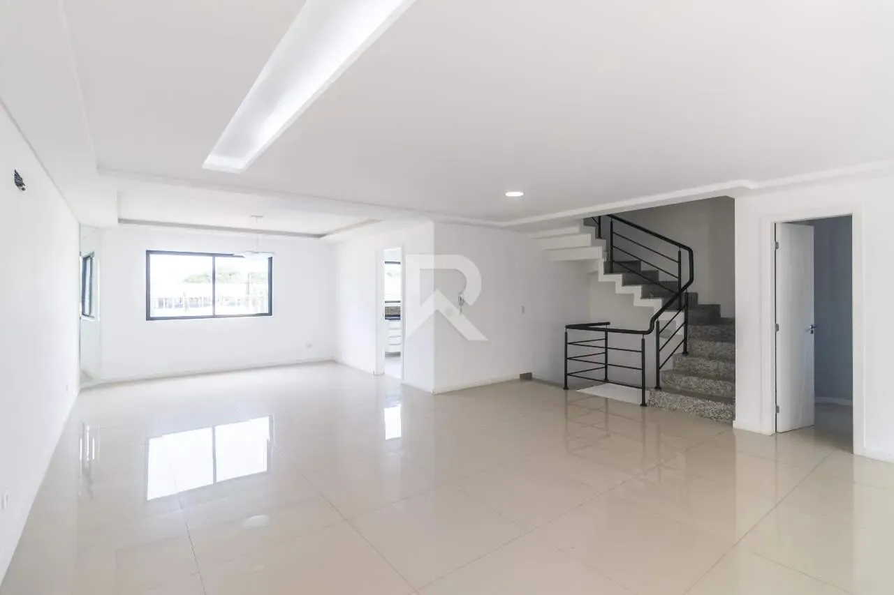 House with 5 bedrooms and 3 parking spaces — photo 5