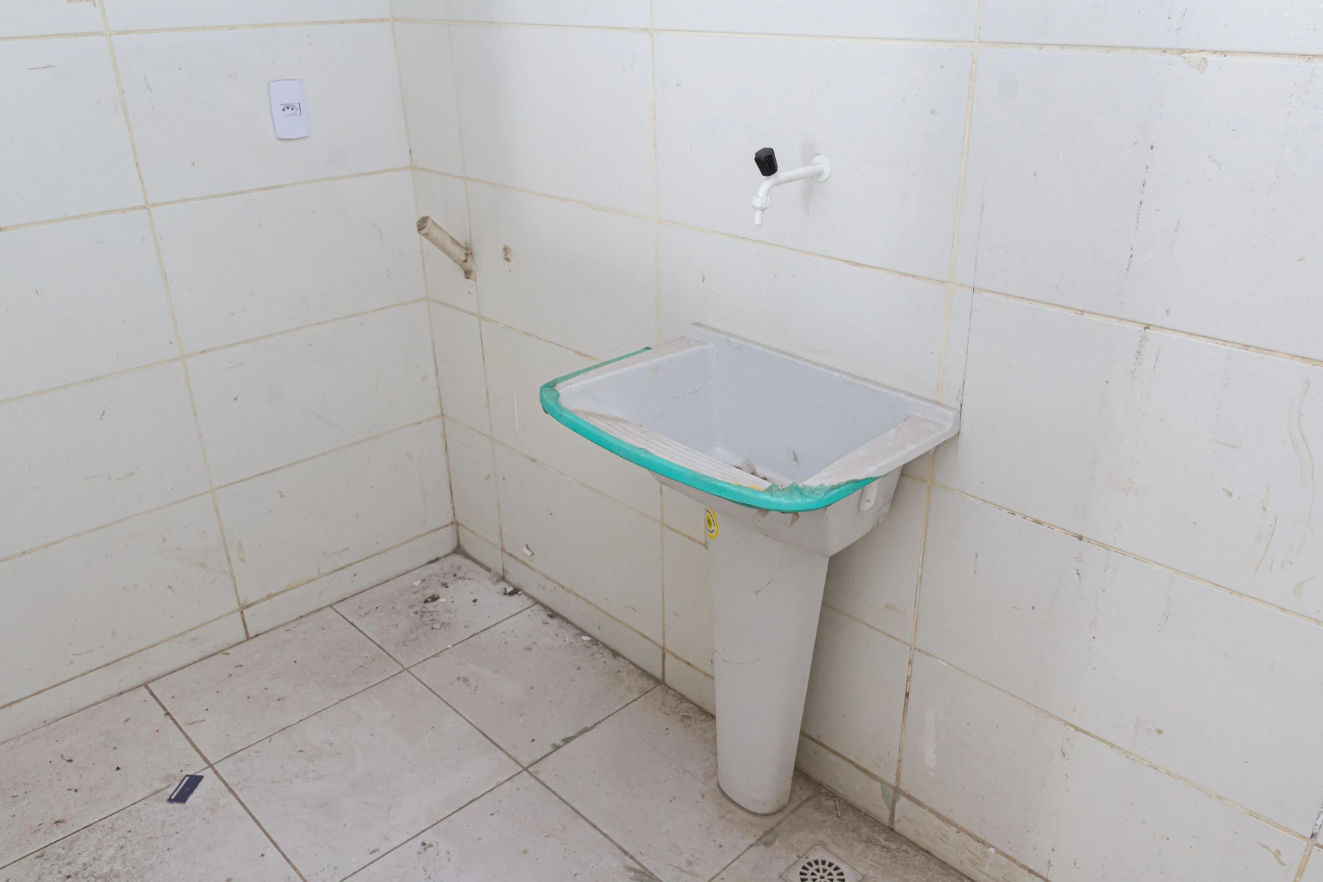Studio unit with 1 bedroom, ensuite bathroom, private garden — photo 39