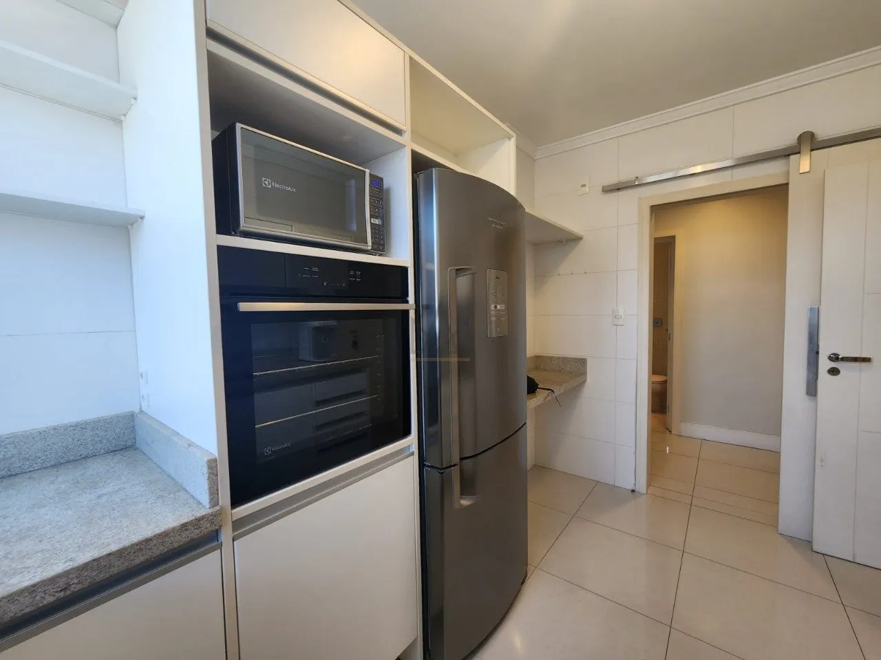 4-bedroom apartment in a building with a gym — photo 11