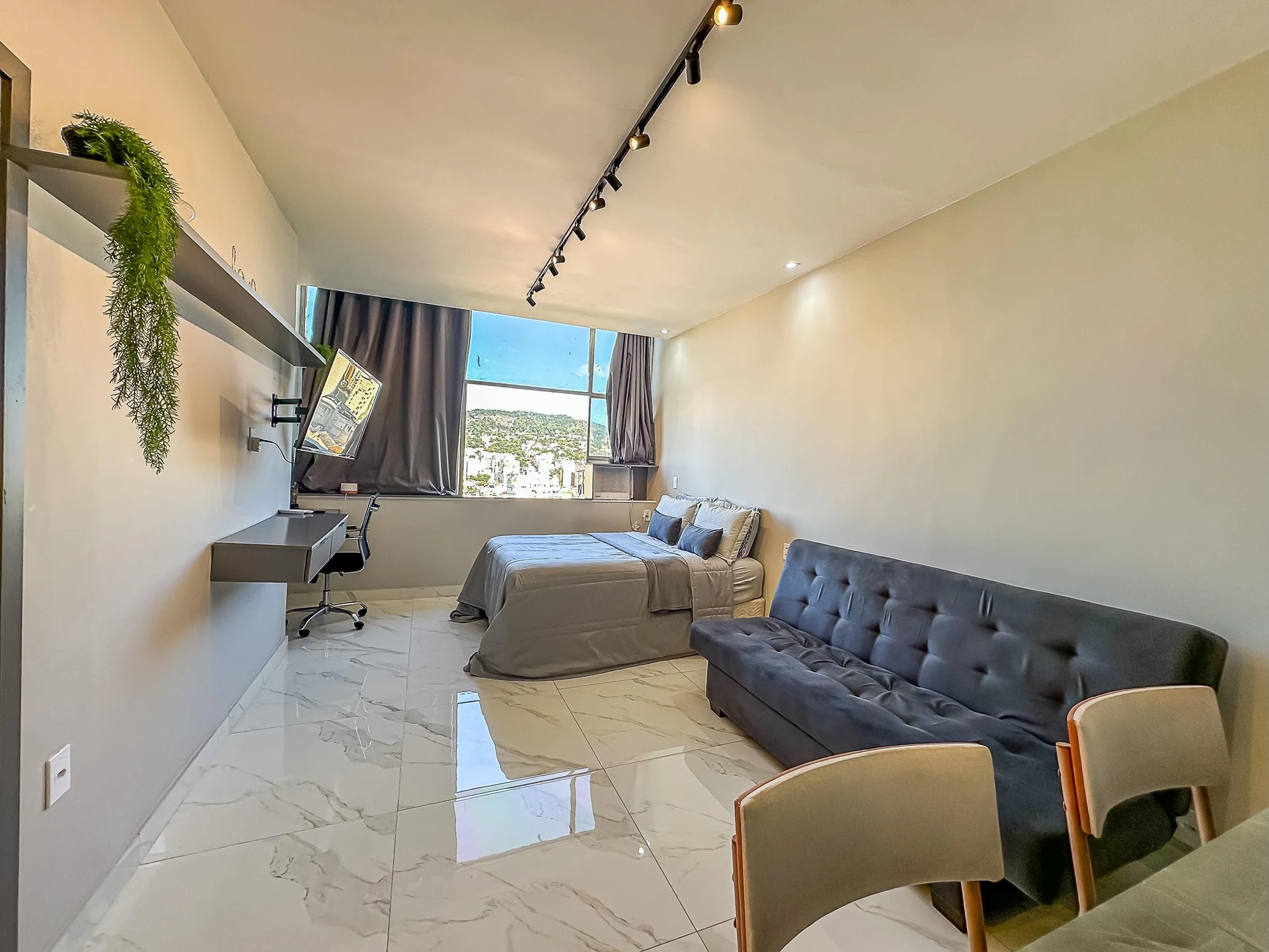 Furnished studio with 1 bedroom and 1 bathroom — photo 13