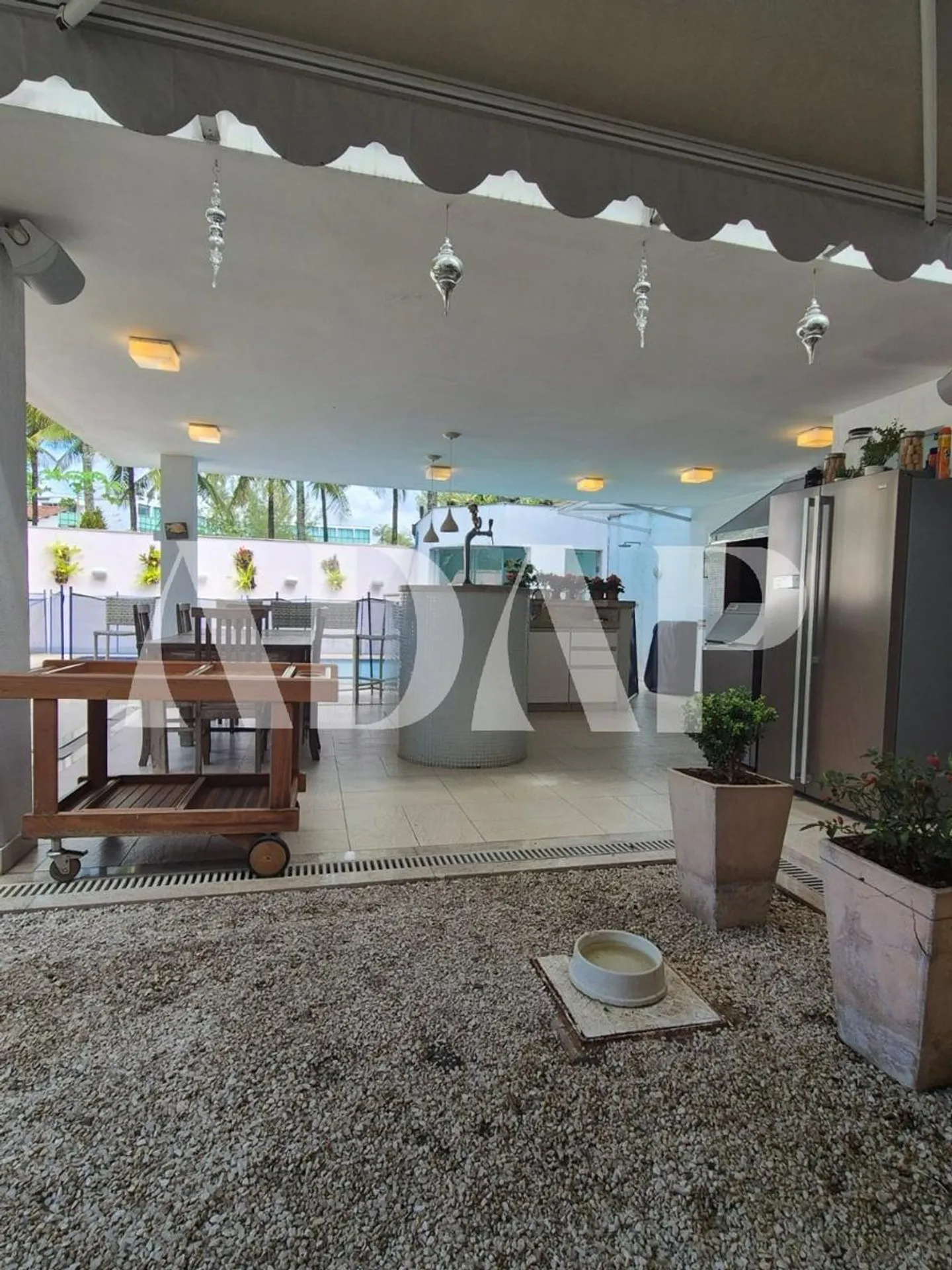 1253 m² house with 7 bedrooms and a private garden — photo 31