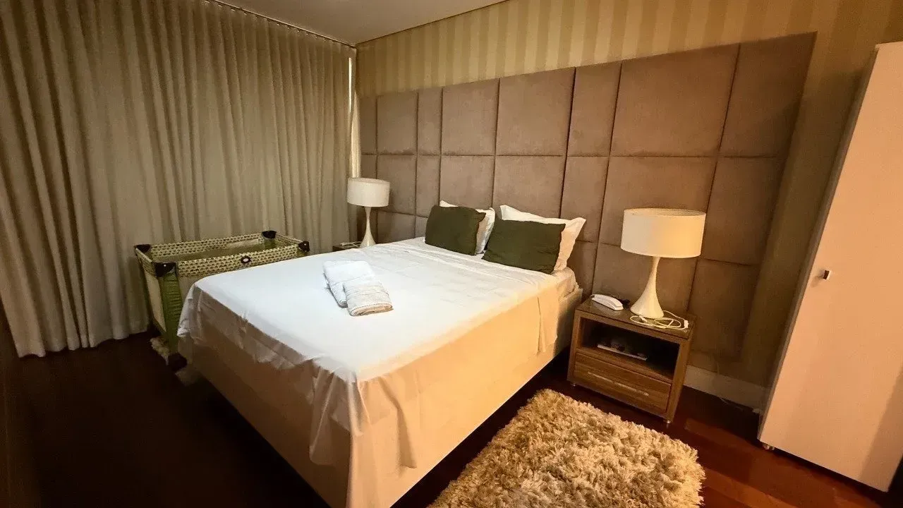 Furnished 1-bedroom apartment with an open kitchen — photo 3