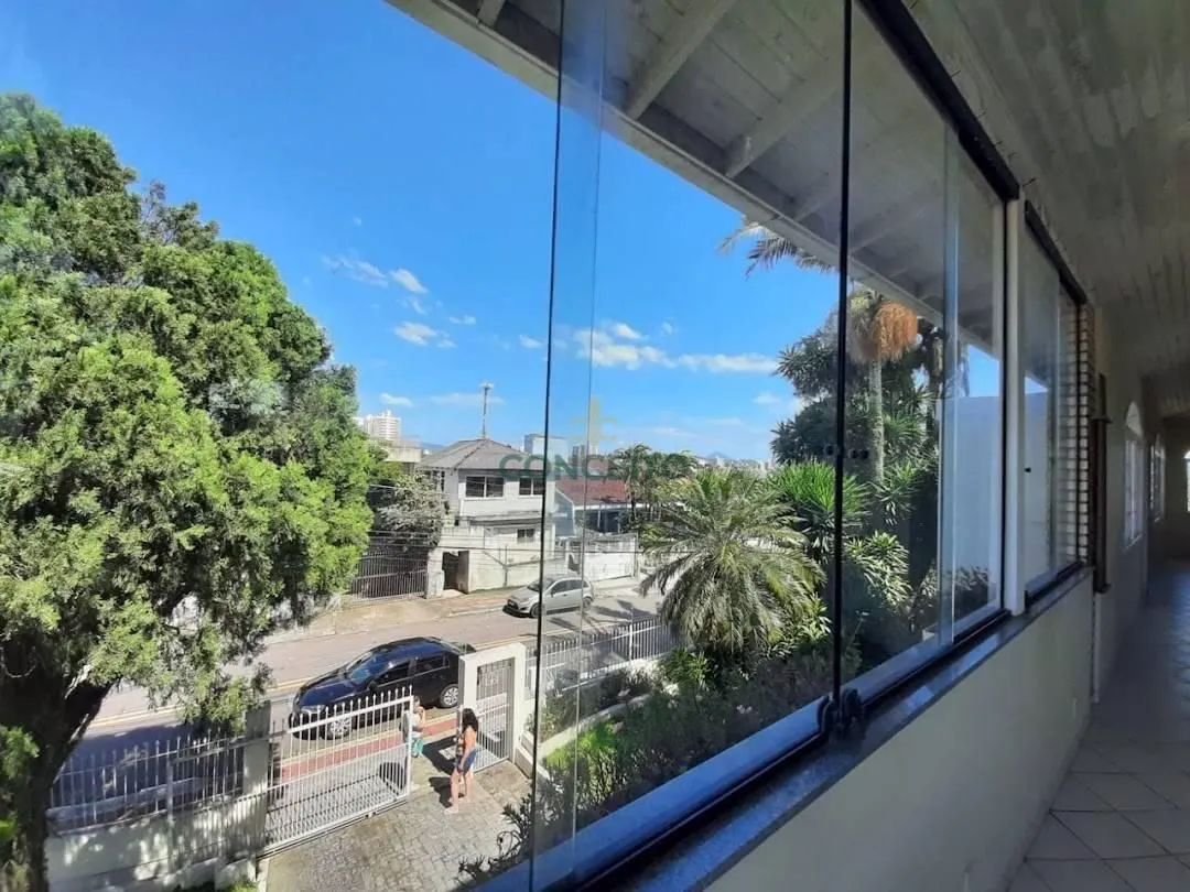 Casa en alquiler con 6 dormitorios y 420 m² — photo 17