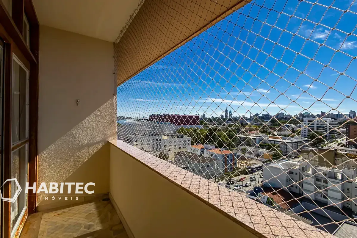 4-bedroom apartment with 2 bathrooms and a balcony — photo 10