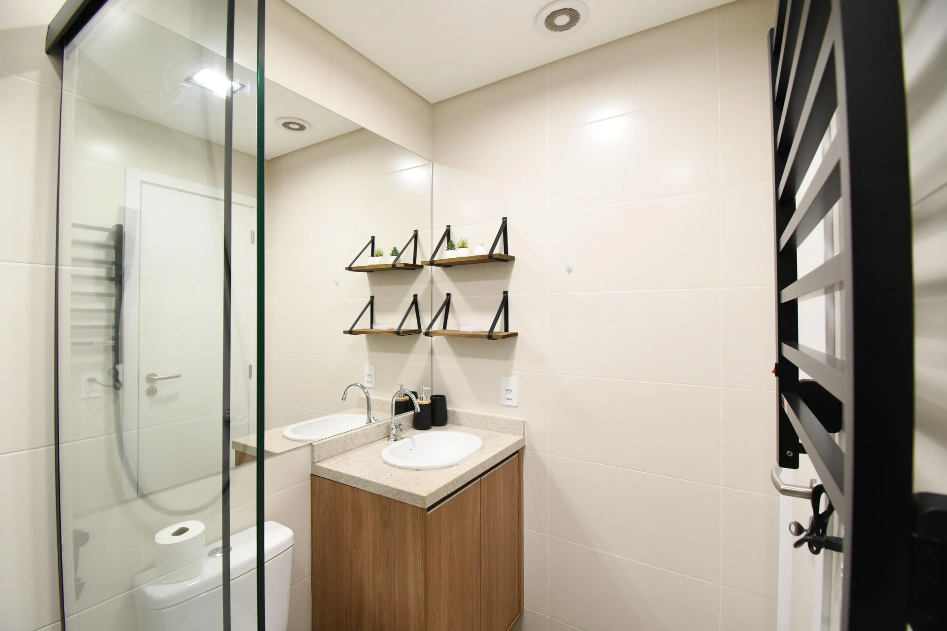 Furnished studio, 25 m², with floor-to-ceiling windows — photo 36