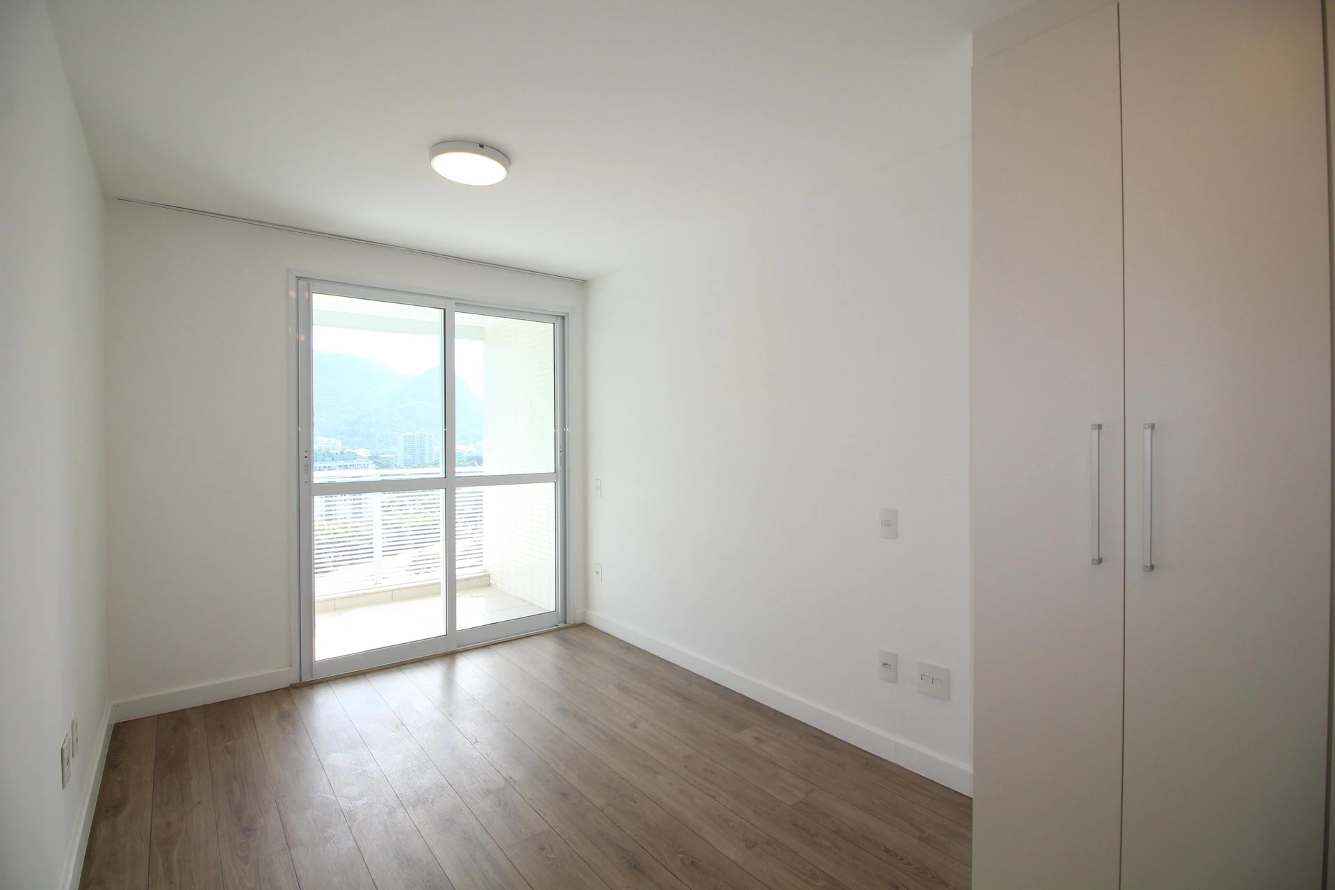 Apartamento de 2 quartos com janelas do piso ao teto — photo 12