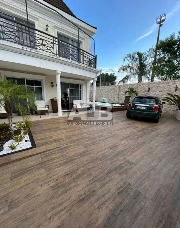 Furnished triplex house with 260 m² and private BBQ area — photo 13