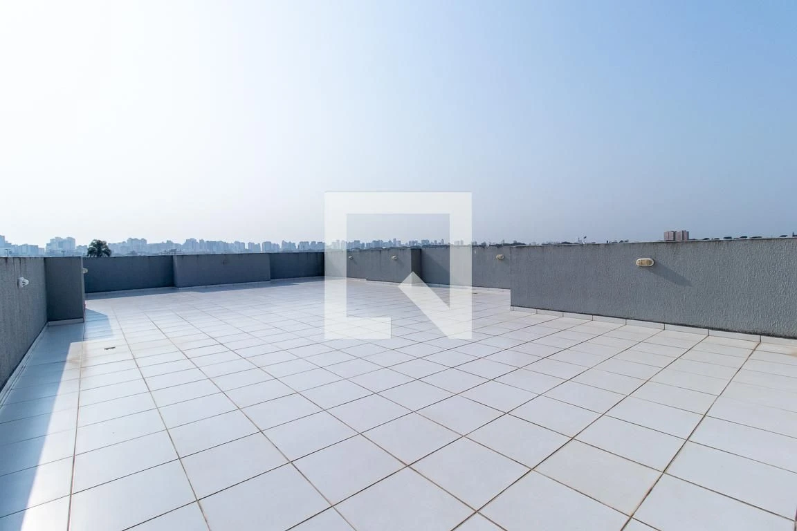 Balcony with a grill in a 2-bedroom apartment, 48 m² — photo 25