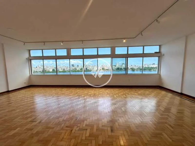4-bedroom apartment with a water view in Rio de Janeiro — photo 8