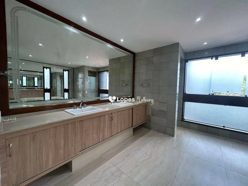 House with 5 en-suite bedrooms and an open gas kitchen — photo 23