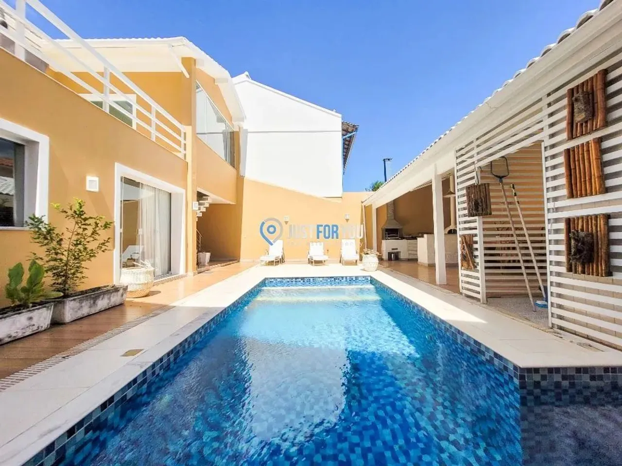 Furnished house with 5 bedrooms and 480 m² — photo 11