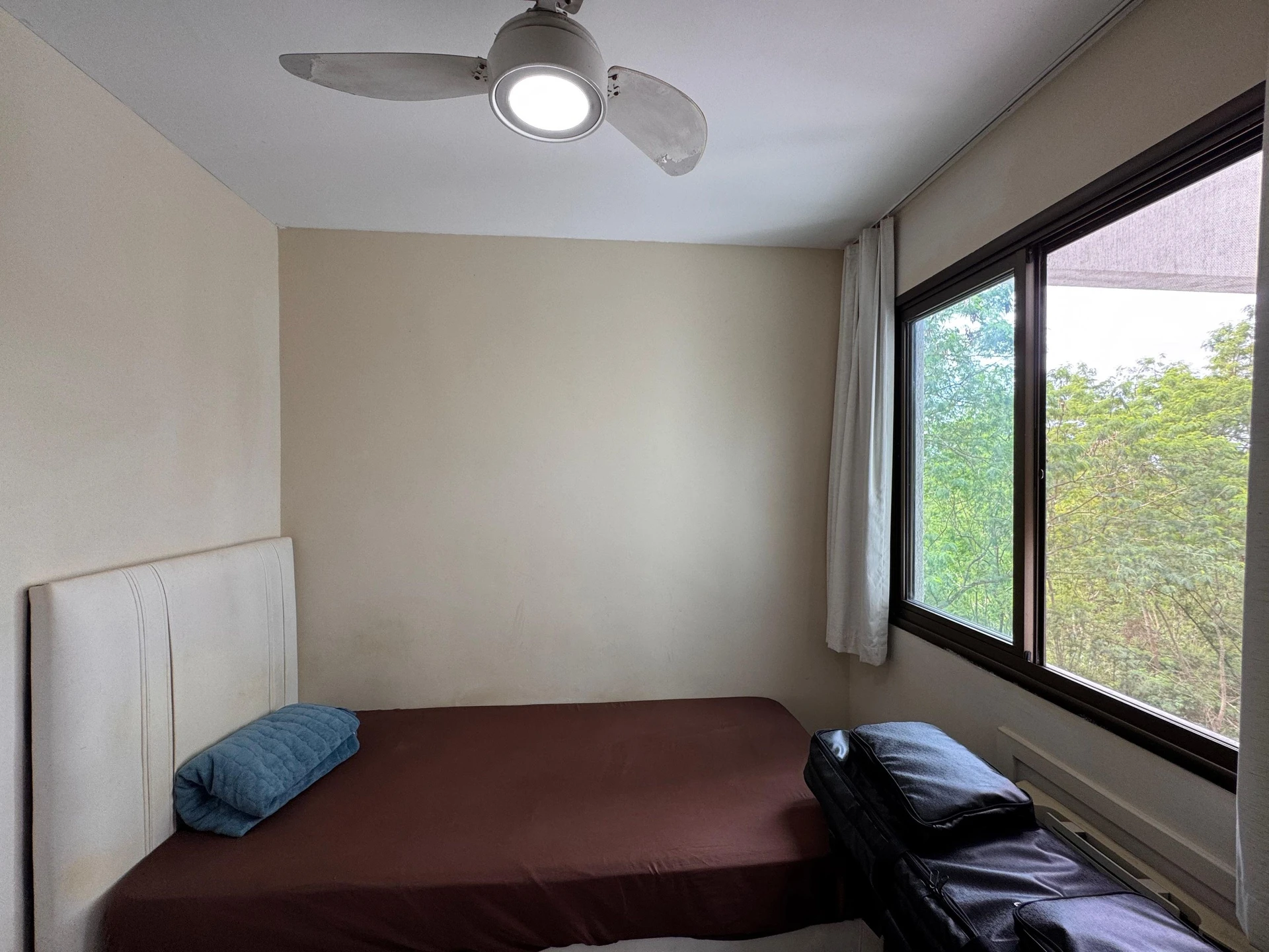 Glass-enclosed balcony in a 3-bedroom apartment, 96 m² — photo 61