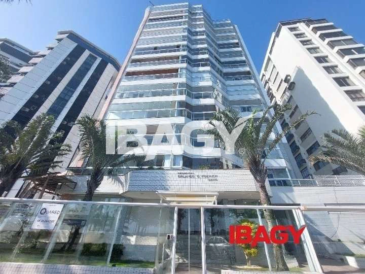 3-bedroom apartment with 2 parking spaces and 151 m² — photo 2