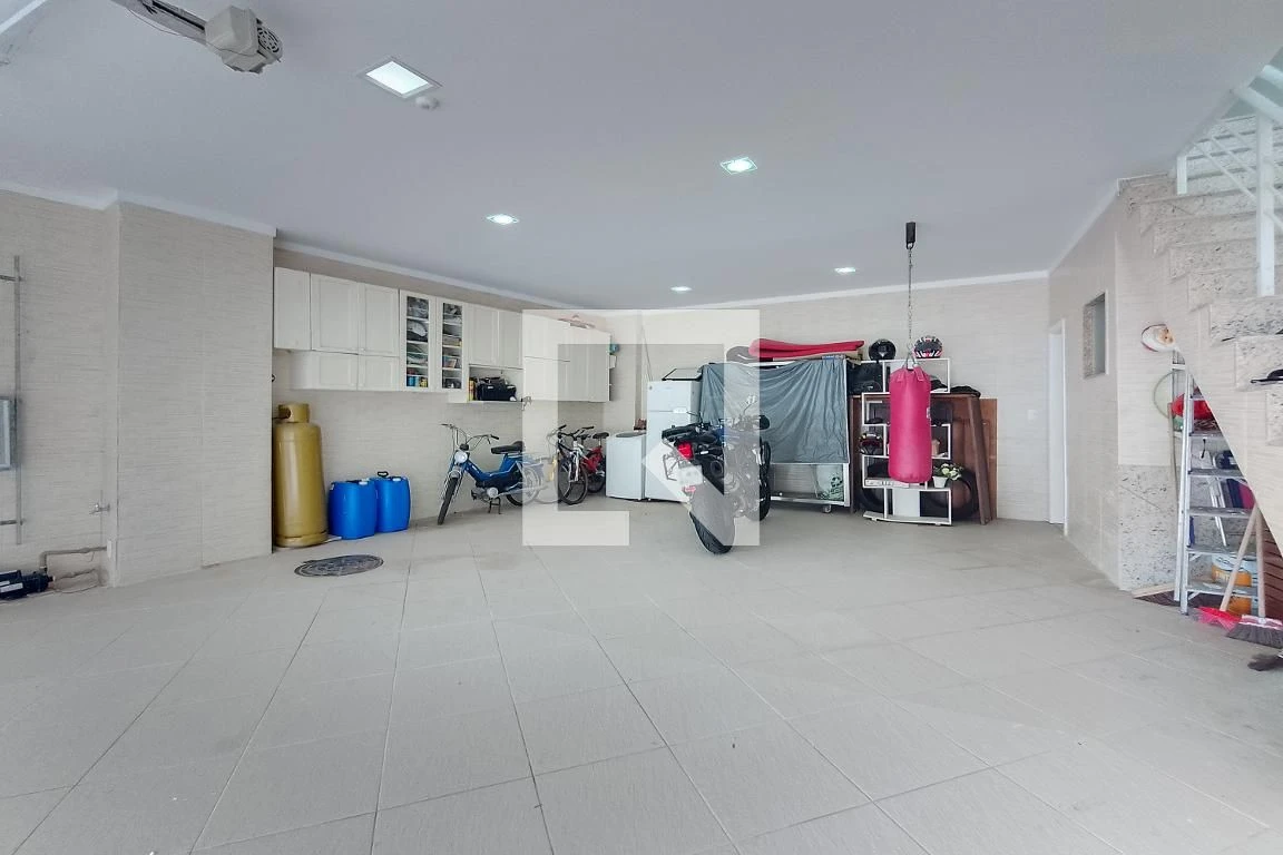 460 m² house with a water view and a private pool — photo 43