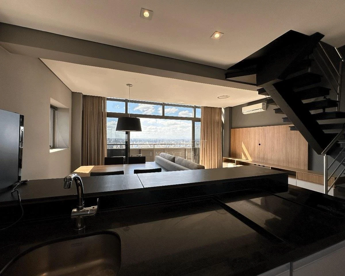 2-bedroom apartment with a bathtub in Curitiba — photo 25