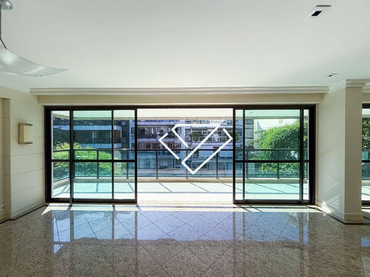 3-bedroom apartment with 165 m² and 3 parking spaces — photo 2