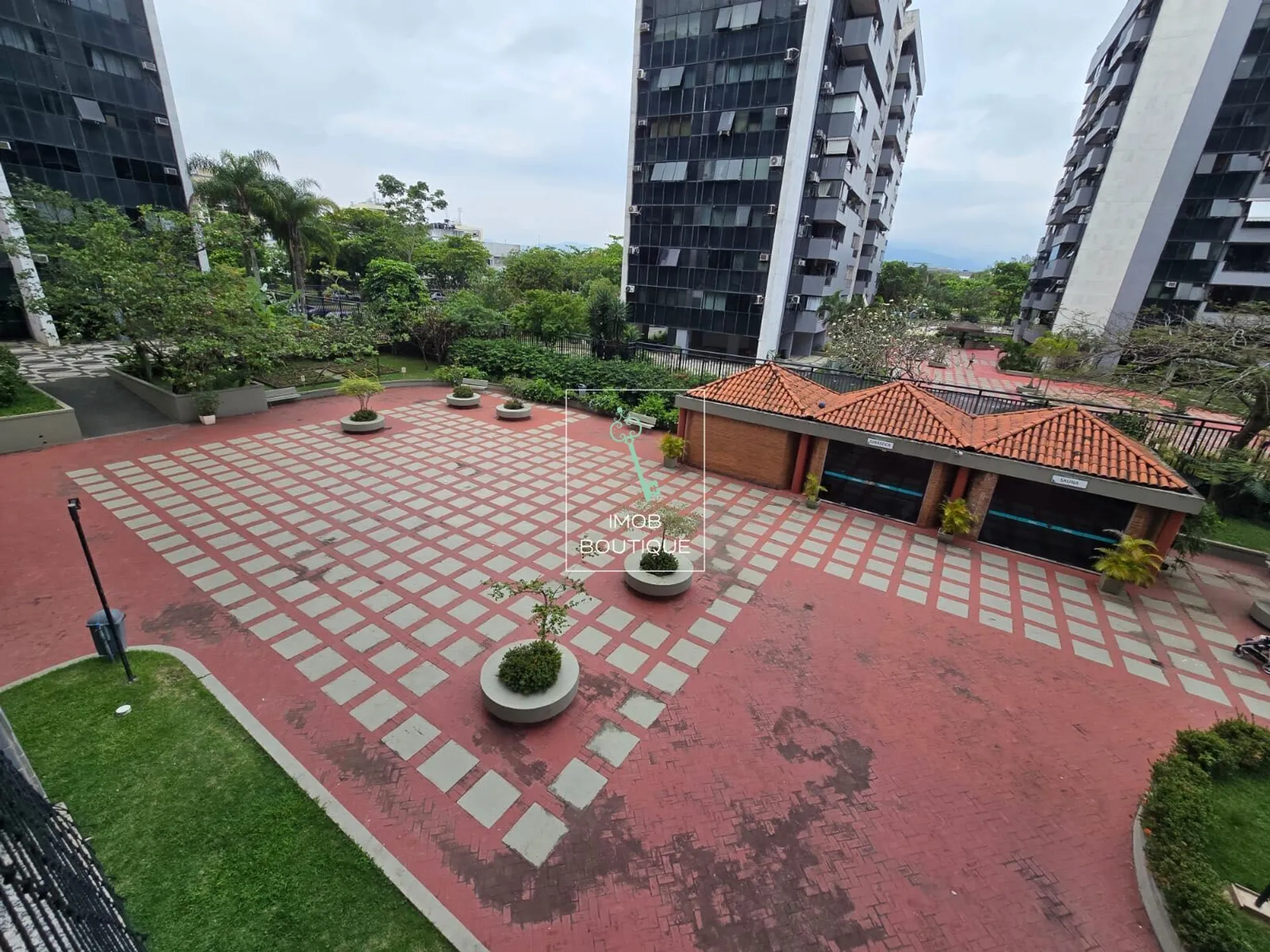 Furnished apartment, 88 m², with a glass-enclosed balcony — photo 31