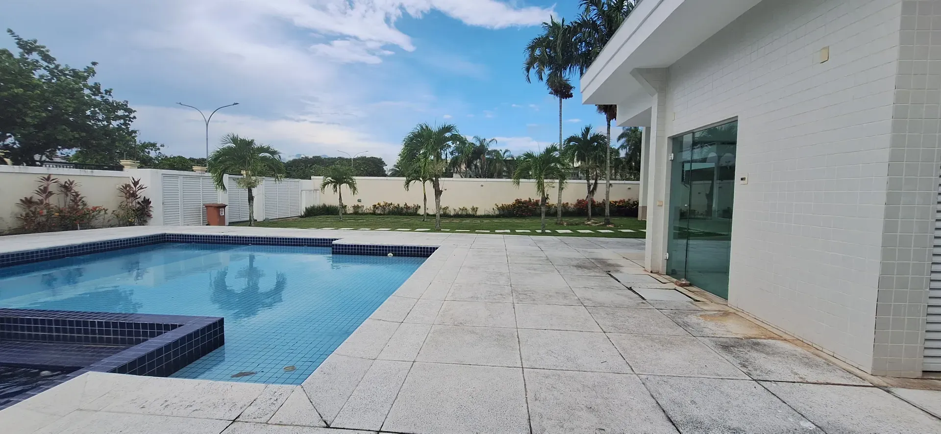 House with 900 m², 5 bedrooms and 4 parking spots — photo 34