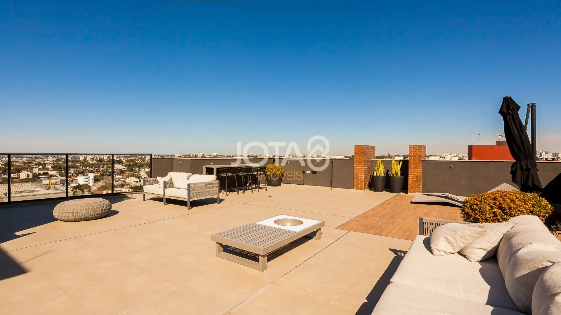 Furnished 220 m² apartment with 3 en-suite bedrooms — photo 28
