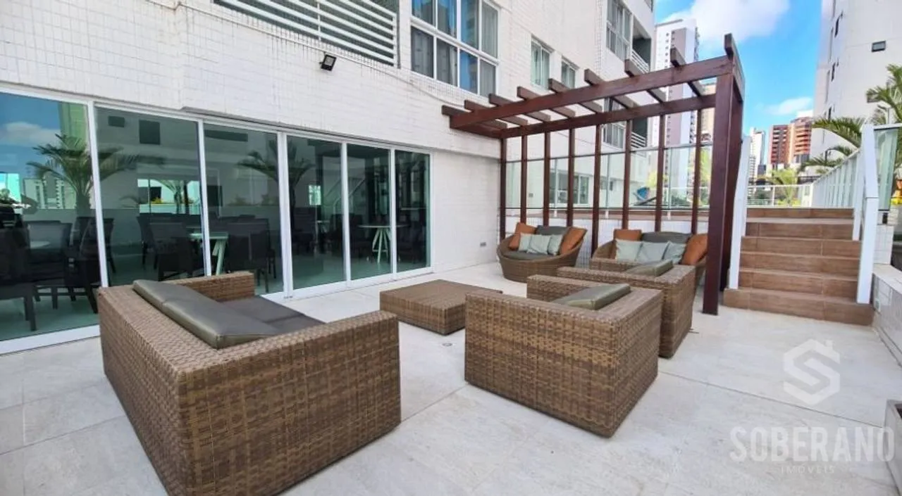 Apartamento de 2 quartos em condomínio com piscina