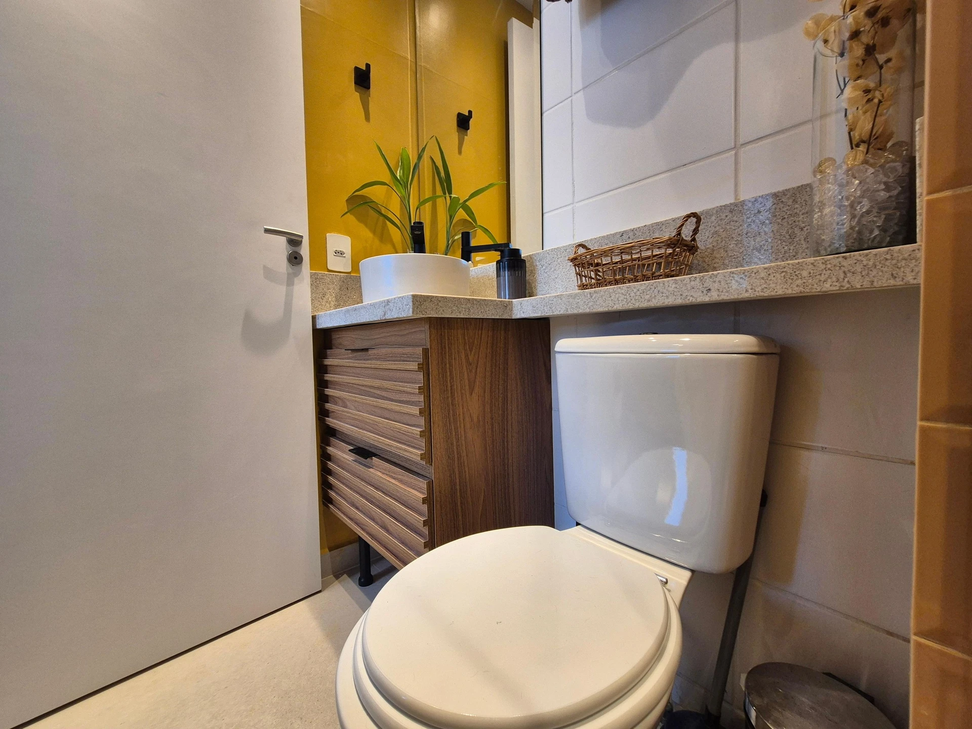 2-bedroom apartment with a home office — photo 45