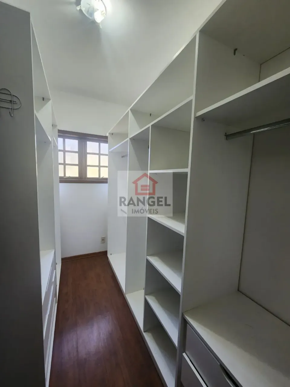 Condominium house with 5 bedrooms and 4 bathrooms — photo 12