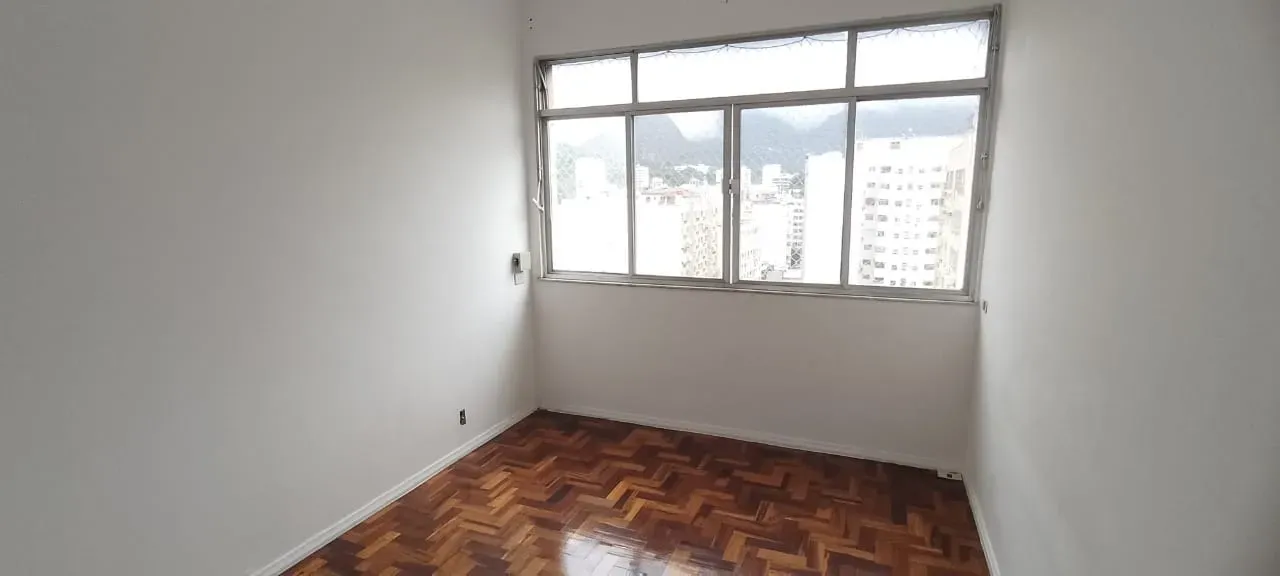 One-bedroom apartment with a mountain view in Rio de Janeiro — photo 5