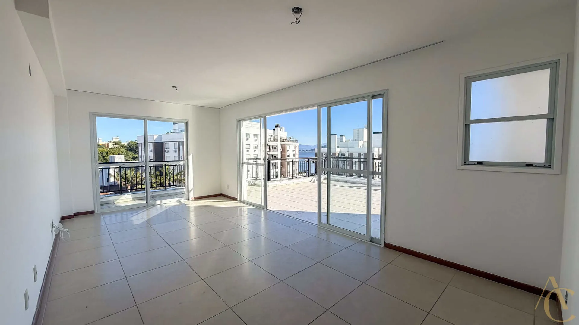 Furnished apartment with 3 en-suite bedrooms