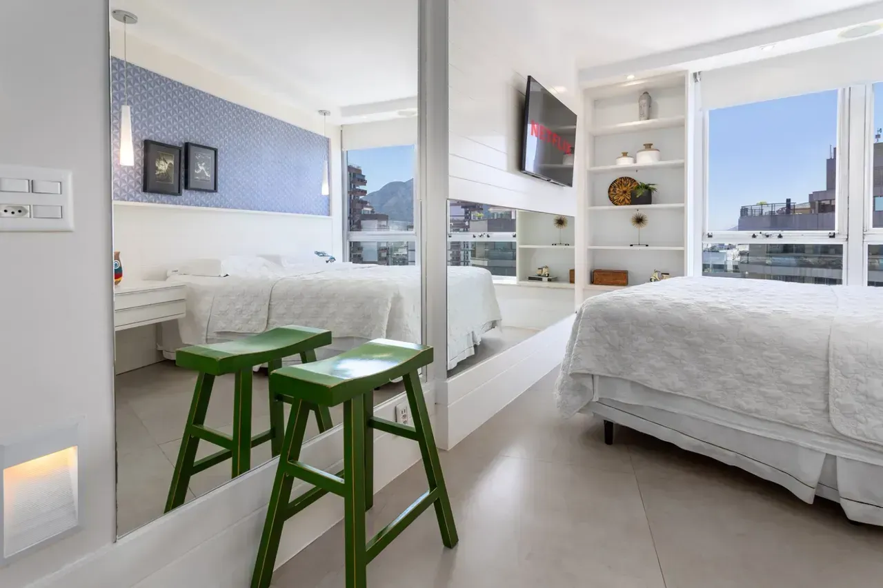 Furnished apartment with 2 bedrooms and water views — photo 28