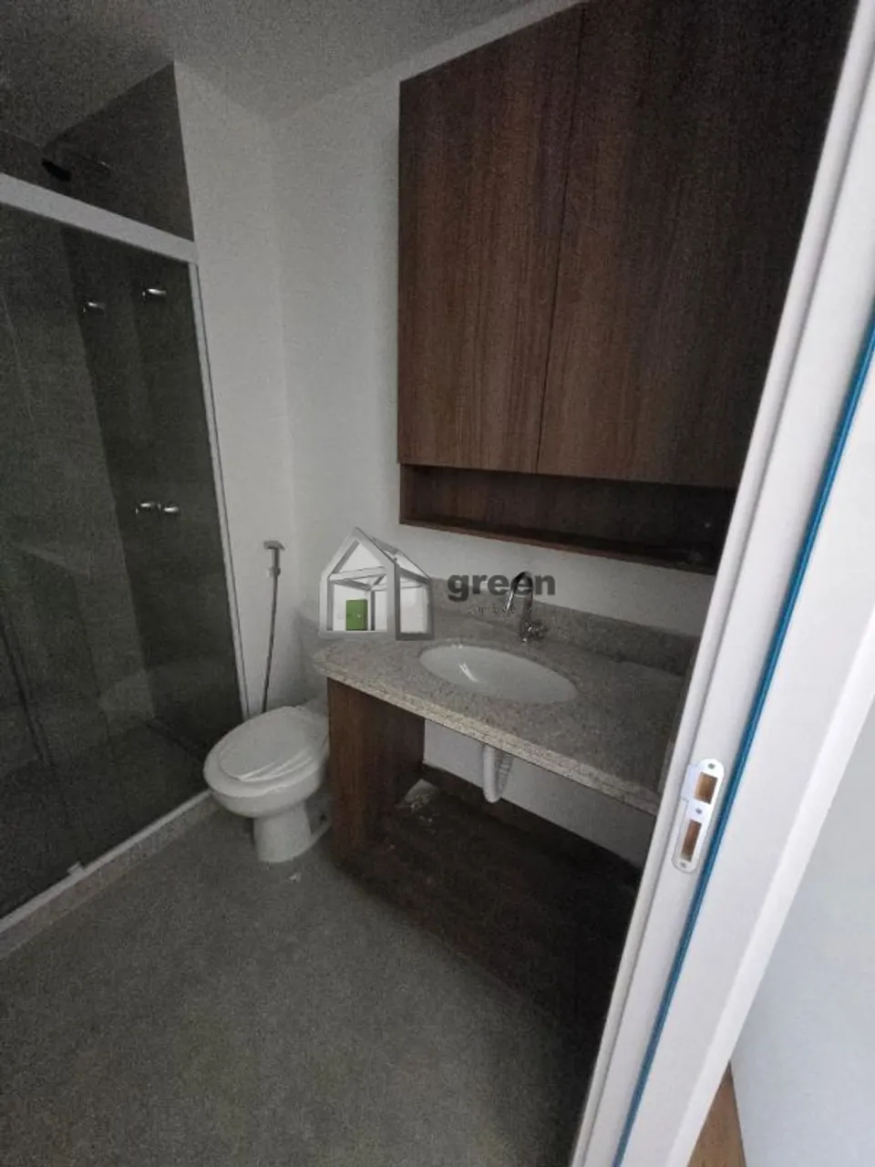 Furnished 1-bedroom apartment with open-plan kitchen — photo 8
