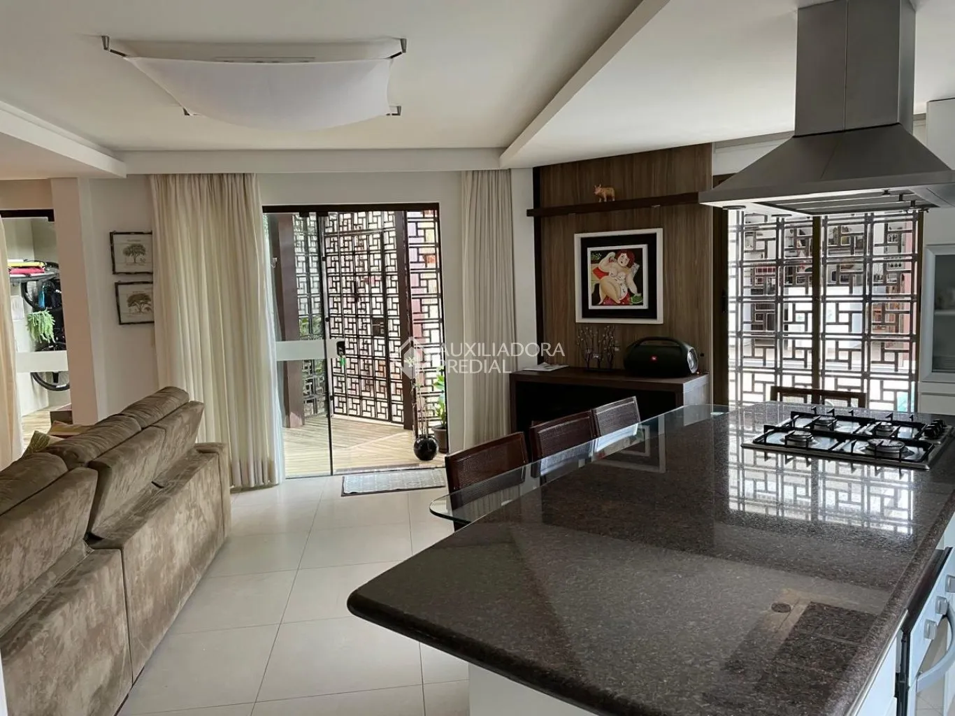 Furnished 350 m² house with an open-plan gas kitchen — photo 25
