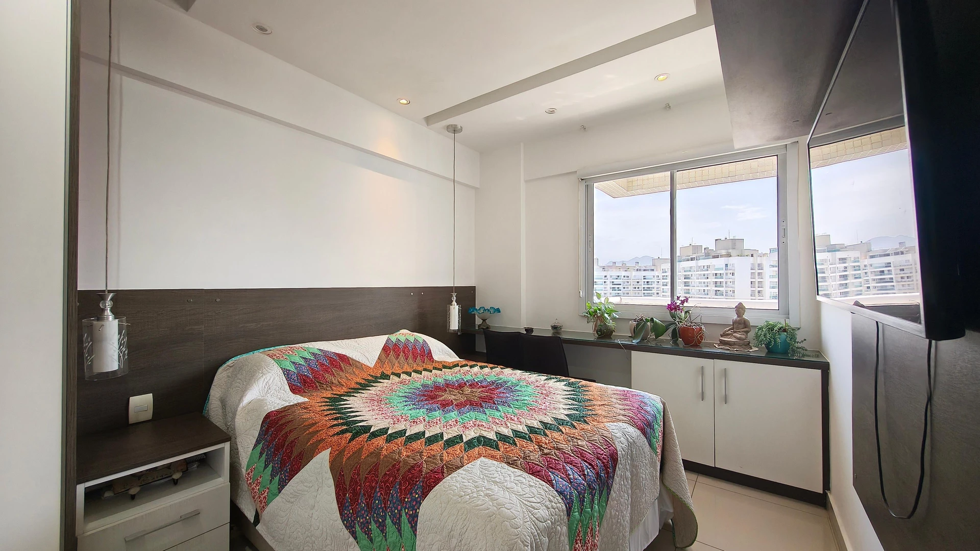 Glass-enclosed balcony in a 3-bedroom apartment, 85 m² — photo 5