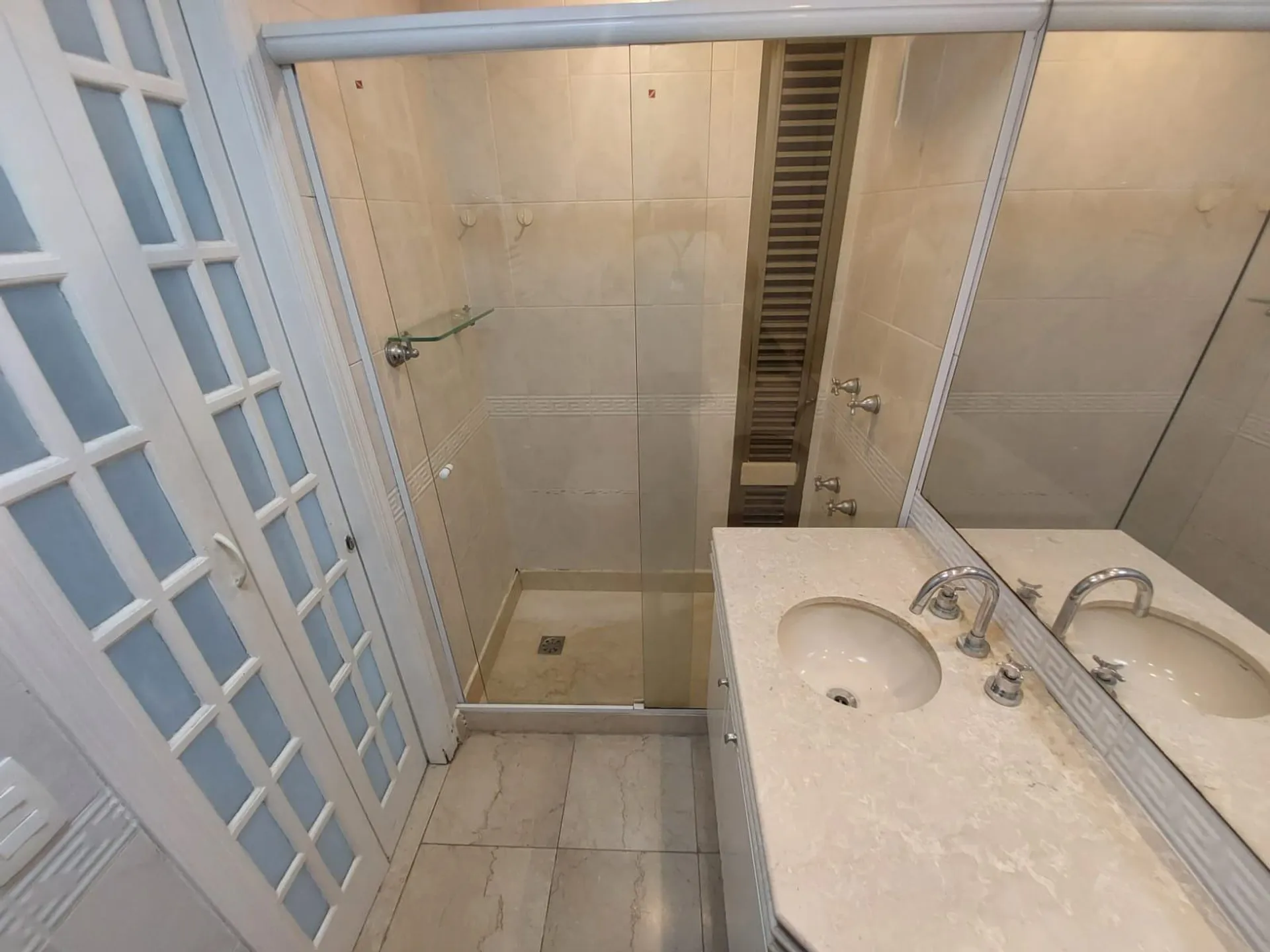 Furnished apartment with 2 bedrooms and glass balcony — photo 25