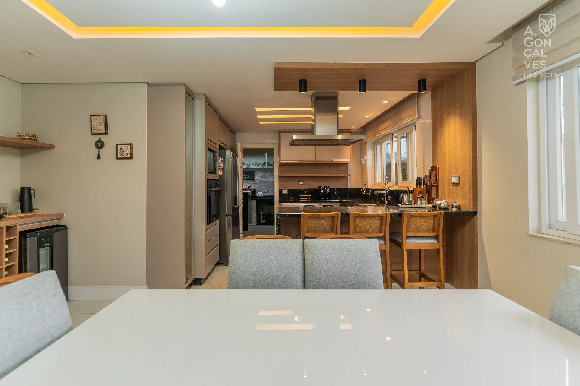 House with 3 bedrooms and an open-plan kitchen — photo 20