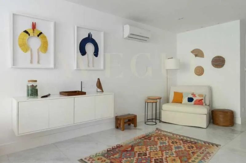 Furnished apartment, 136 m², with a glass-enclosed balcony — photo 10