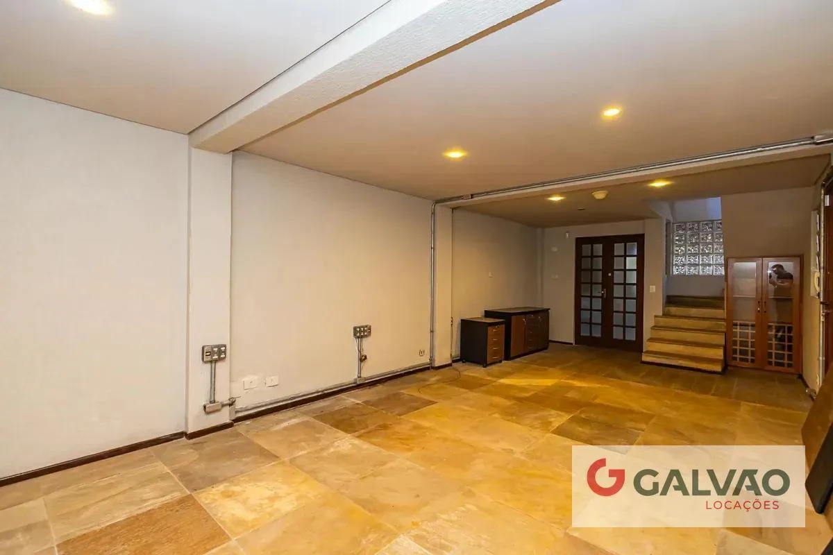 Casa sin amueblar con 3 dormitorios, cocina cerrada y balcón — photo 36