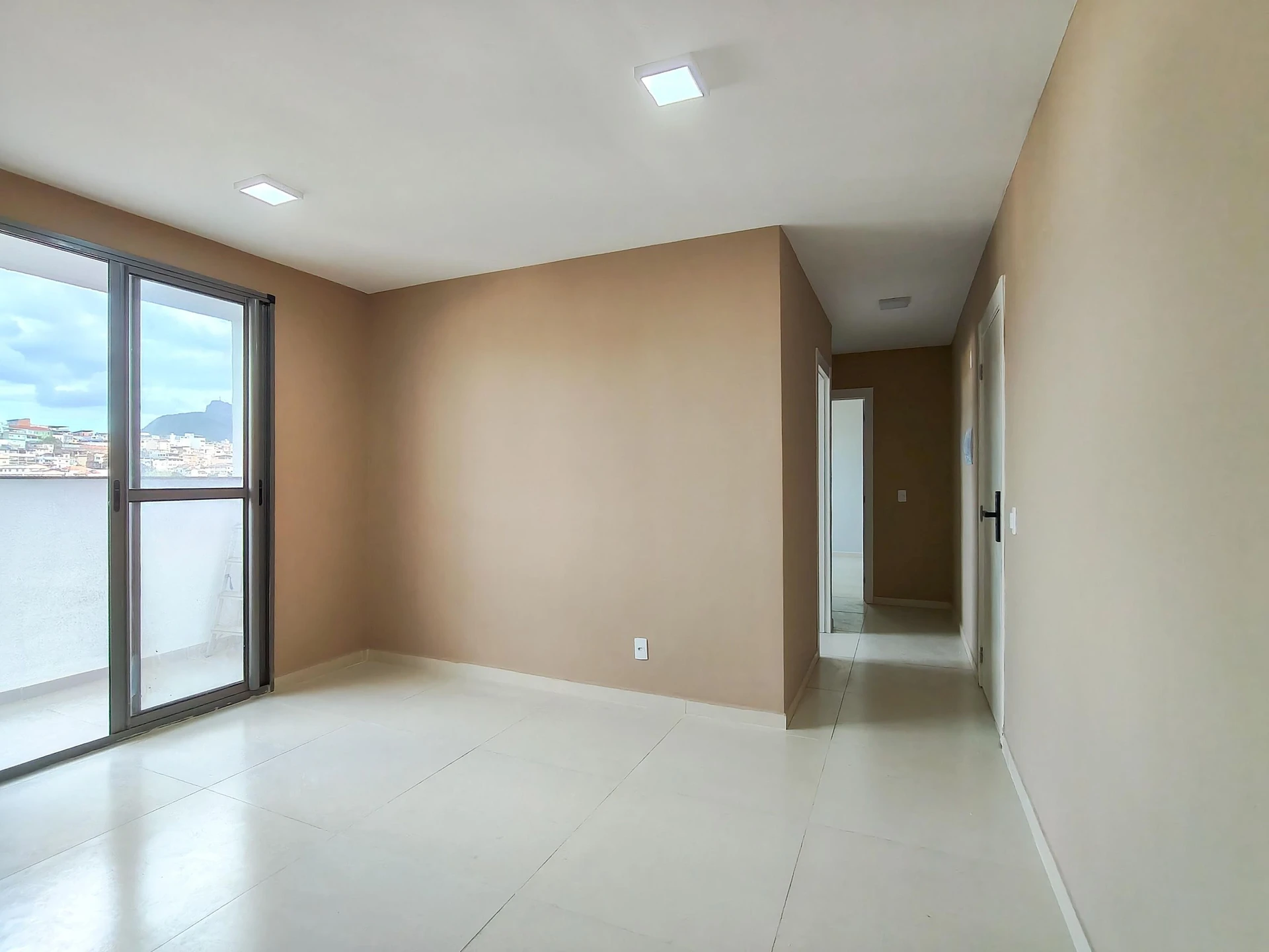 Apartamento com 2 quartos e varanda de vidro fechada — photo 7
