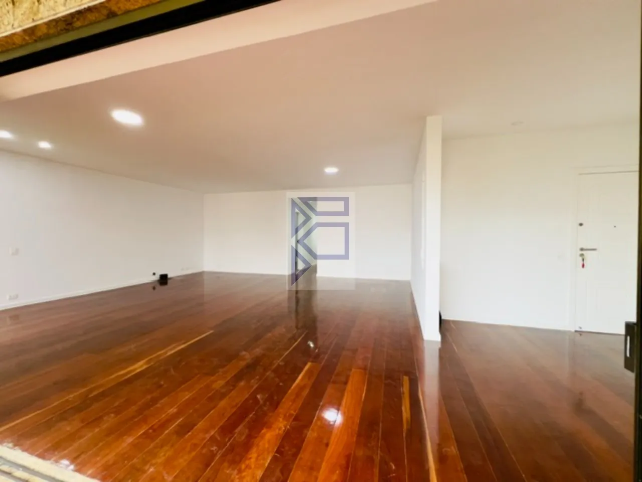 Apartamento de 227 m² com 4 quartos e 3 vagas — photo 2