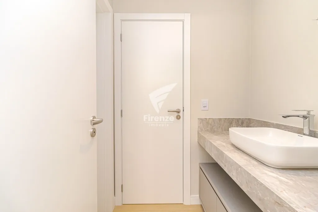 Furnished house with 4 bedrooms and 320 m² — photo 112