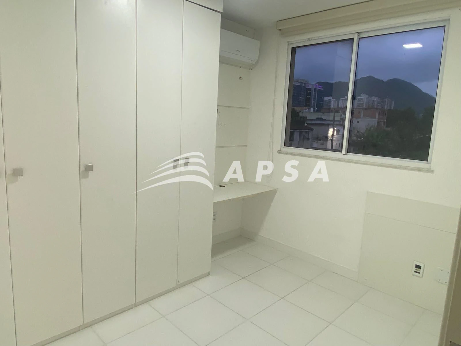 3-bedroom apartment with a glass-enclosed balcony — photo 5