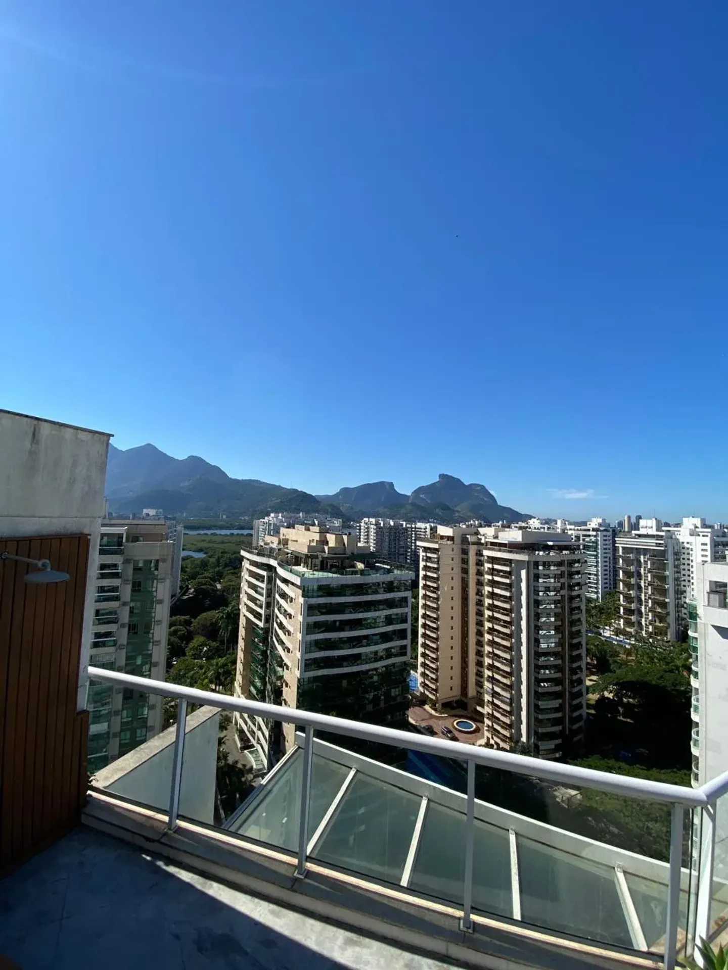 Furnished apartment with 4 bedrooms and a closed kitchen — photo 22