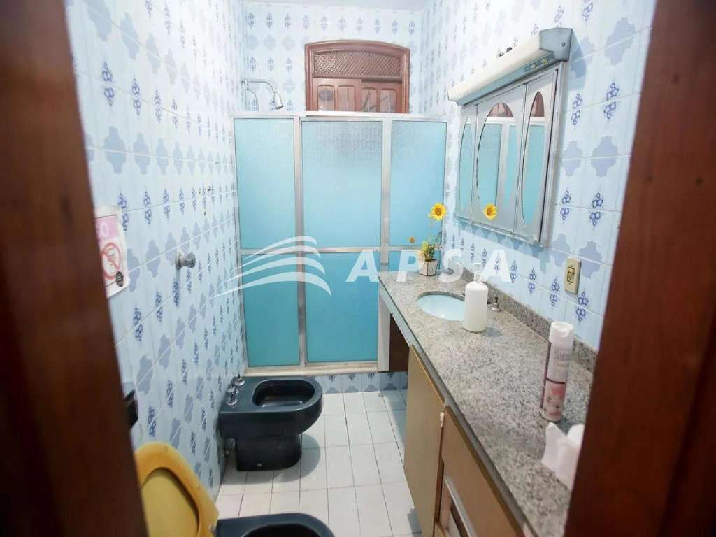 Duplex house with 4 bedrooms, 5 baths and a gas stove — photo 6