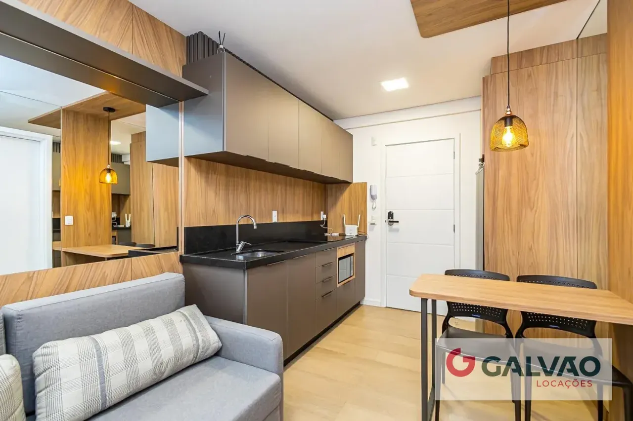 Furnished 1-bedroom apartment with glass shower — photo 4