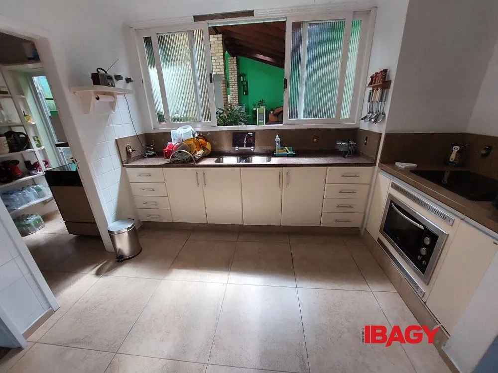 Casa amueblada con 4 dormitorios y 950 m² — photo 30