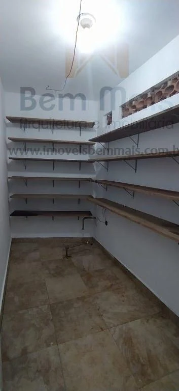 Unfurnished 4-bedroom apartment with closed kitchen — photo 13