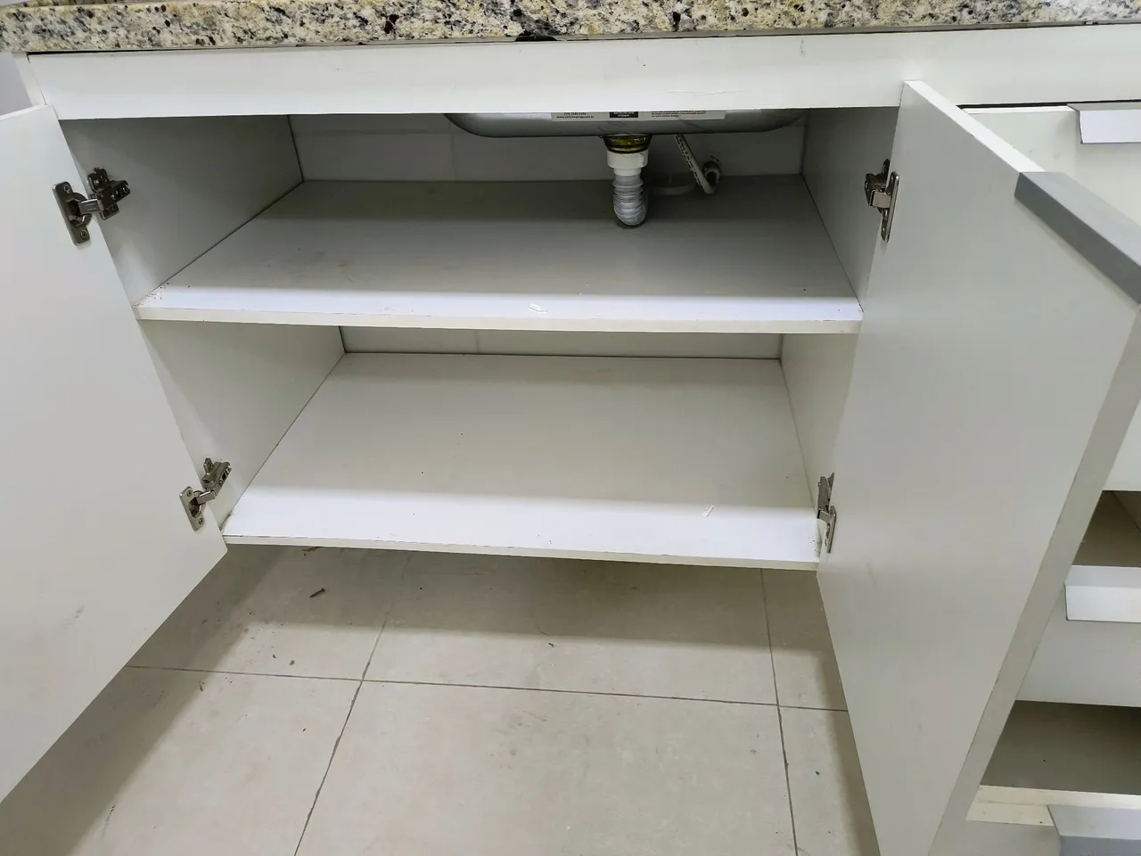 Unfurnished 1-bedroom apartment with balcony and 40 m² — photo 11