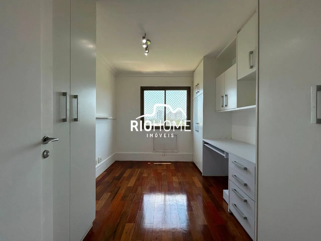 Apartment, 174 m², with a glass-enclosed balcony — photo 22