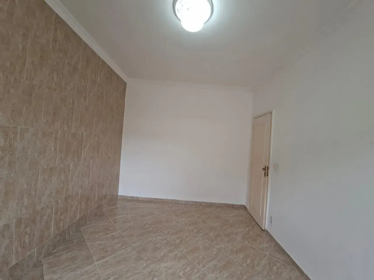 House with 2 bedrooms and 1 bathroom, no parking — photo 6